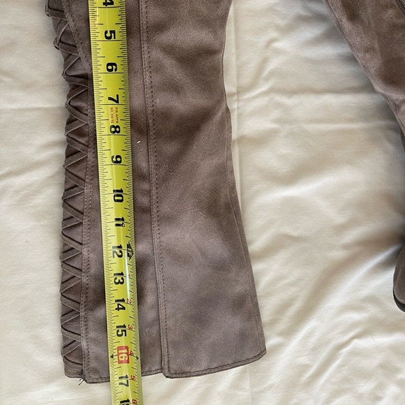 Boots - Picture 5 of 5